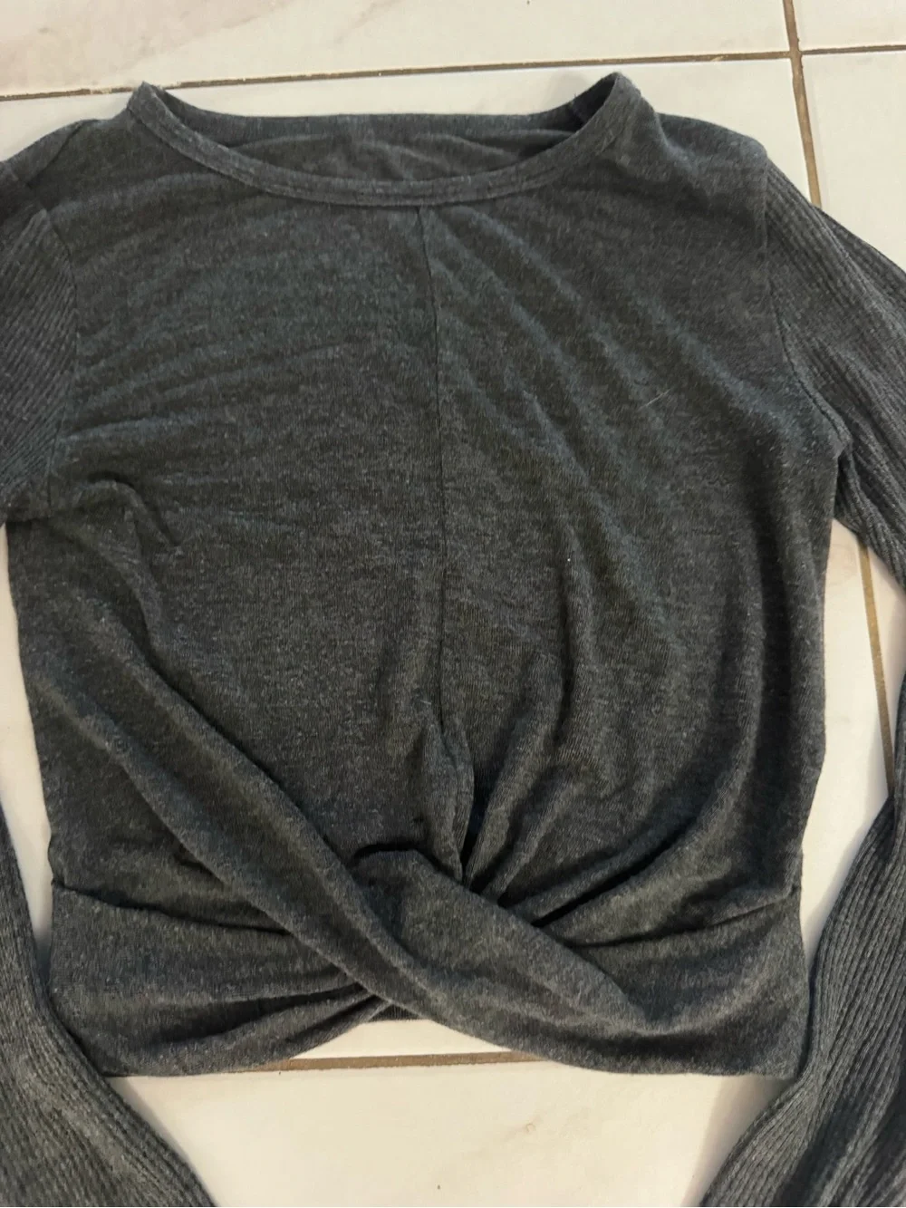 ALO Yoga Twist-Front Long Sleeve Top - Charcoal Gray